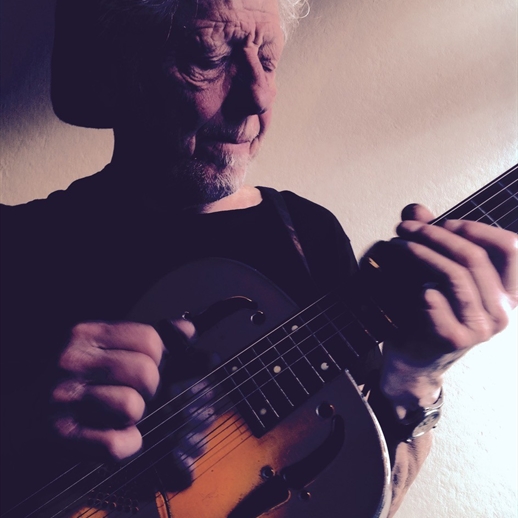 Roger Hubbard 